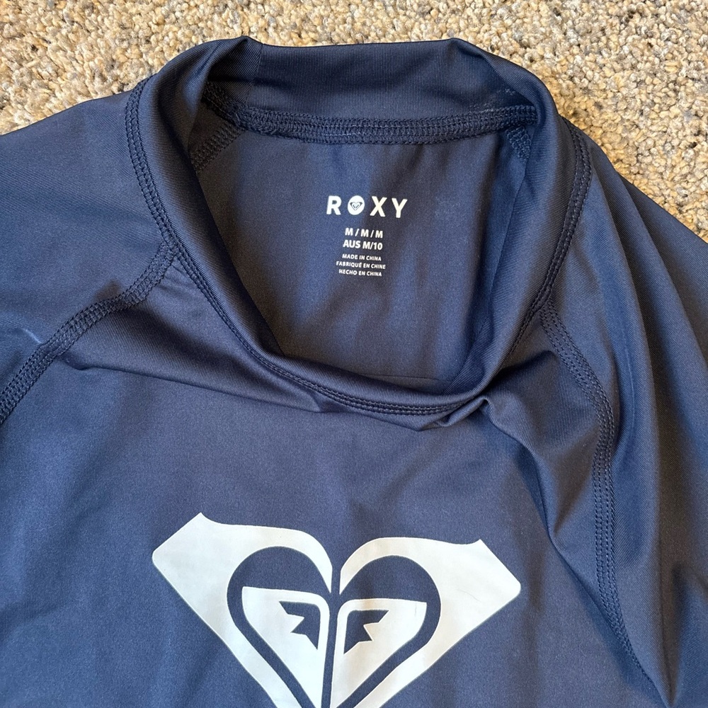 NWOT Roxy Rash Guard UPF 50+ (M) - Picture 4 of 5
